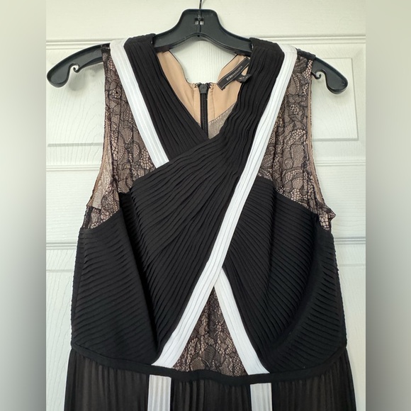 BCBGMaxAzria Contrast Caia Gown. Size 10. - Picture 4 of 10